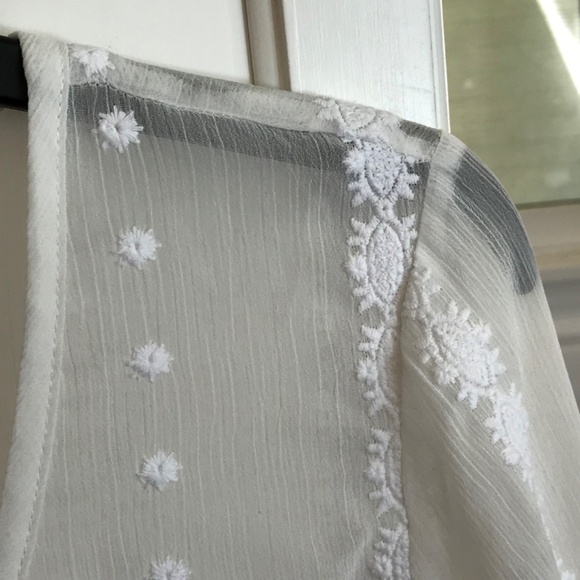 TORRID White Embroidered Blouse Sheer 3/4 Sleeves Women’s Plus Size 1X - Picture 3 of 16